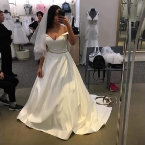 David’s Bridal wedding dress, Ivory size 8 - Picture 8 of 8